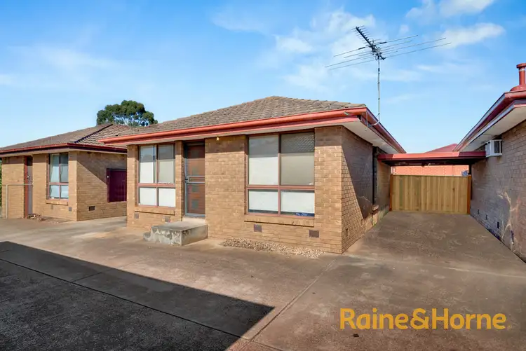 2/7 Raymond Street, Melton South VIC 3338