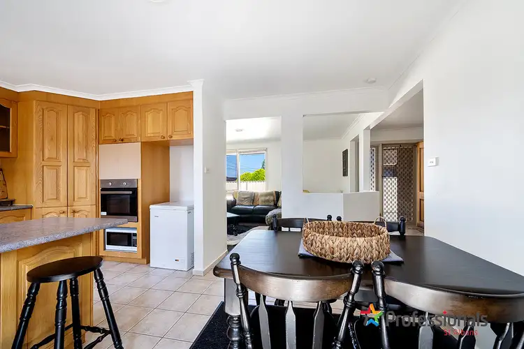 Fifth view of Homely house listing, 10 Lillypilly Crescent, Kings Park VIC 3021
