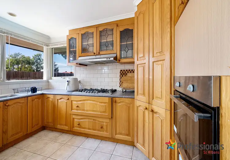 Sixth view of Homely house listing, 10 Lillypilly Crescent, Kings Park VIC 3021