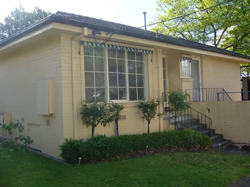 Main view of Homely unit listing, 2/100 Windsor Crescent, Surrey Hills VIC 3127