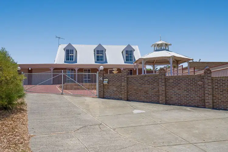 34 Noyes Place, Lake Coogee WA 6166