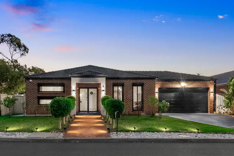 8 Barrwang Street, Cairnlea VIC 3023