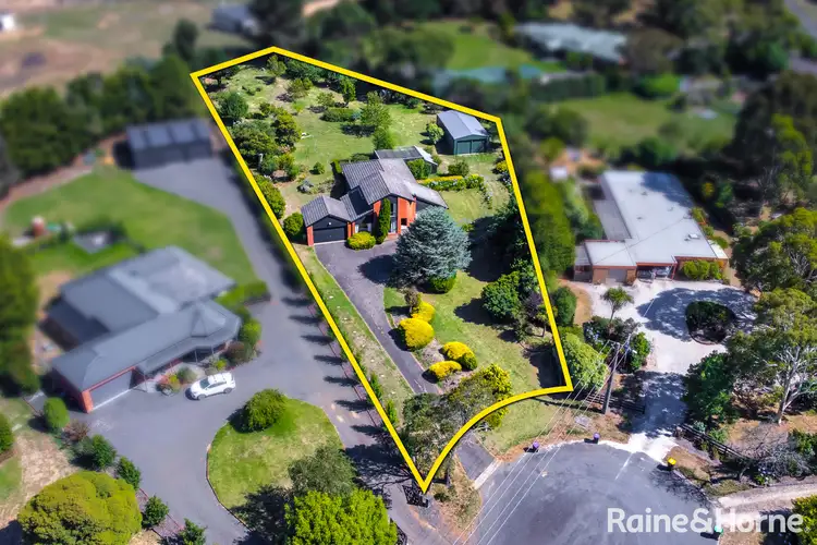 27 Whelans Place, Romsey VIC 3434