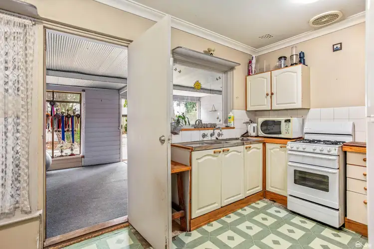 Seventh view of Homely house listing, 4 Megan Way, Camillo WA 6111