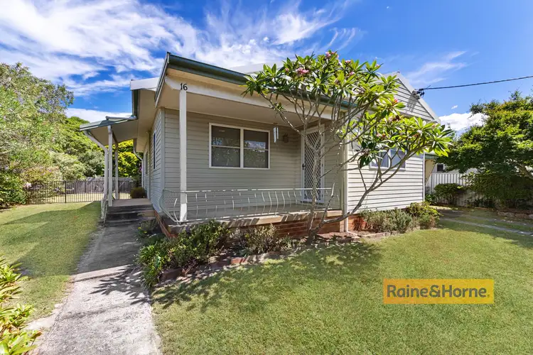 16 Waratah Avenue, Woy Woy NSW 2256
