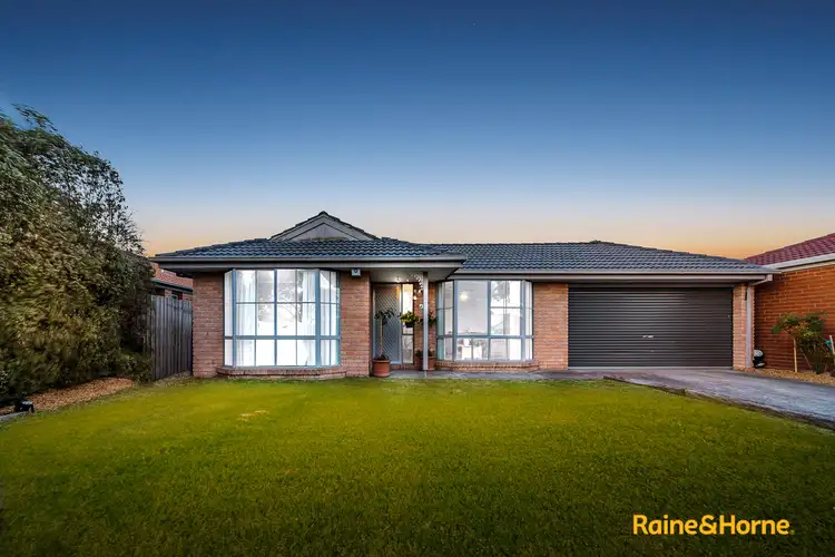 77 Courtenay Avenue, Cranbourne North VIC 3977