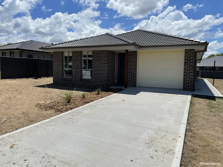 2/11C Chelmsford Street, Kootingal NSW 2352