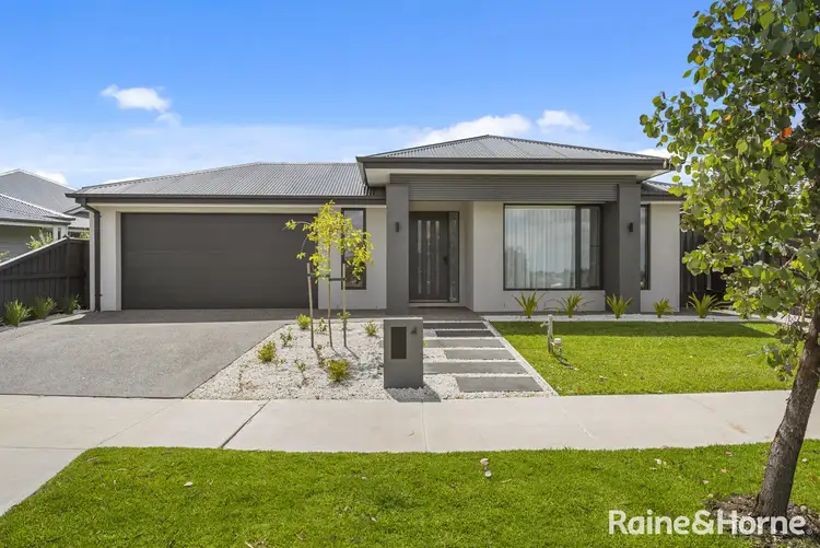 4 Longtan Avenue, Sunbury VIC 3429