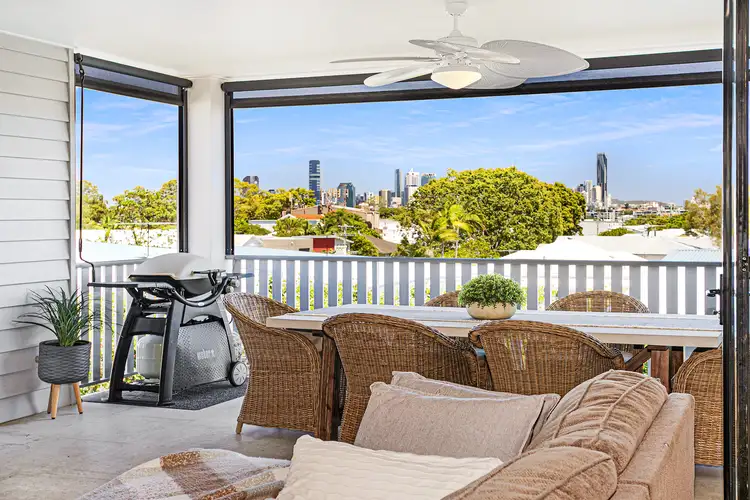 2/168 Riding Road, Balmoral QLD 4171