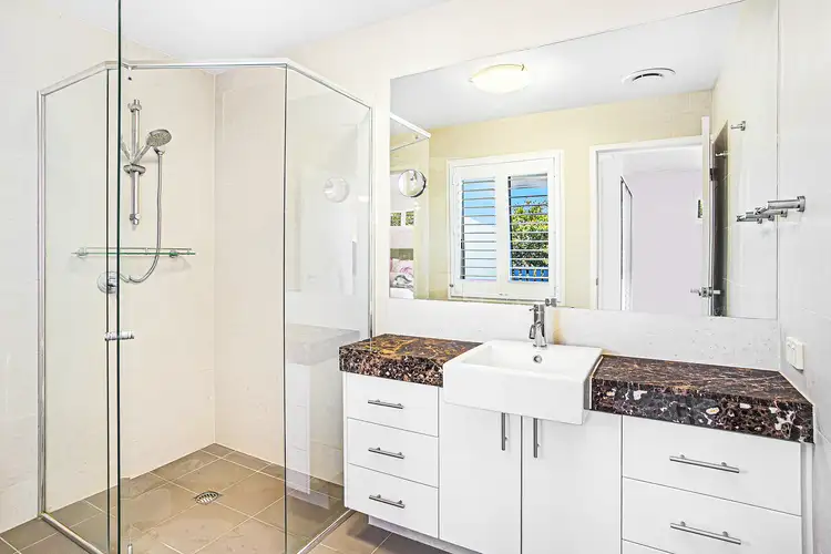 Sixth view of Homely unit listing, 2/168 Riding Road, Balmoral QLD 4171