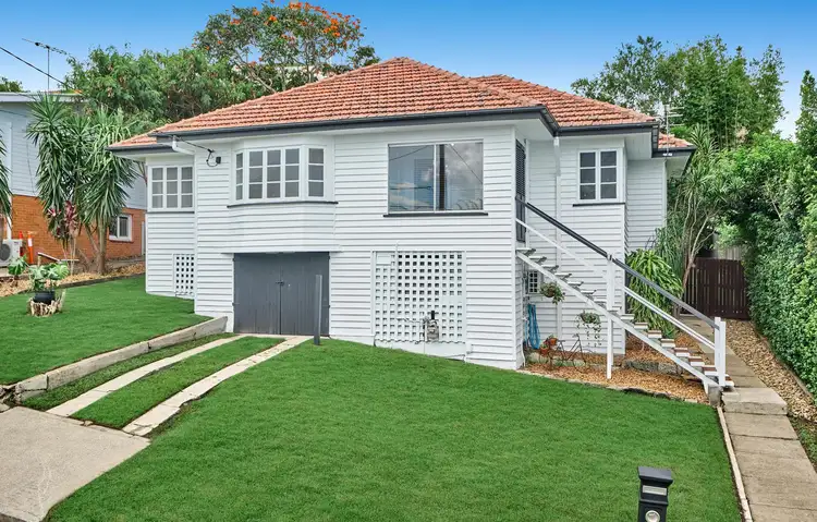 10 Brinawa Street, Camp Hill QLD 4152