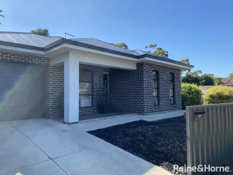 17 Bolton Road