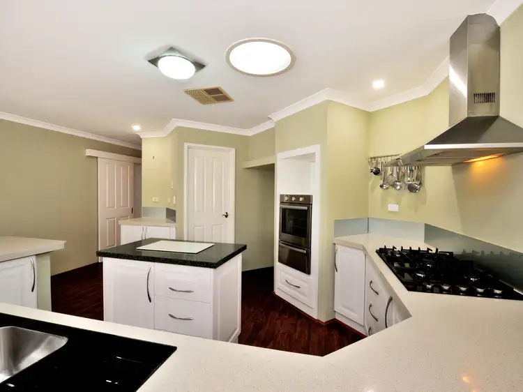 27 Dunster Way, Orelia WA 6167