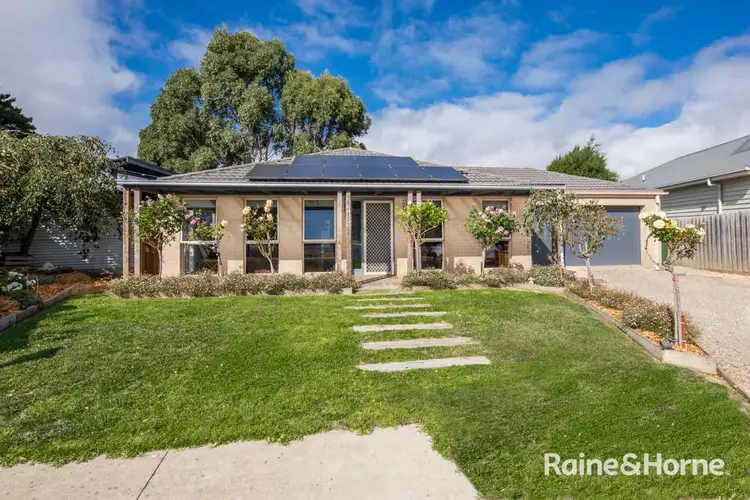 6 Arthur Court, Woodend VIC 3442