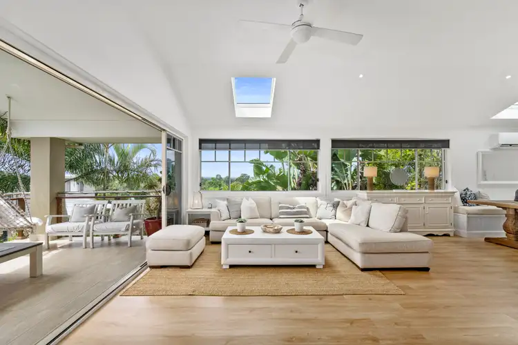 11 Lowe Circuit, Redland Bay QLD 4165