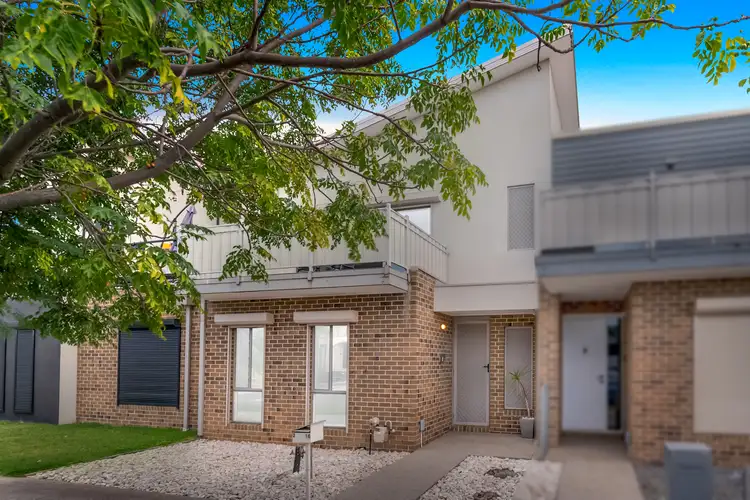 2/16 Clarendon Avenue, Craigieburn VIC 3064