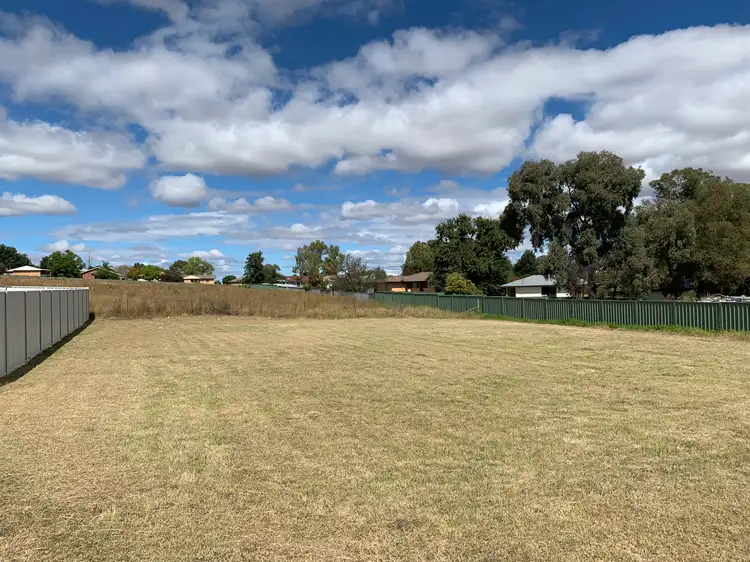 18 Pridham Street, Cowra NSW 2794