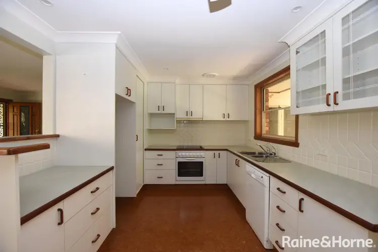 9 Holly Place, Orange NSW 2800
