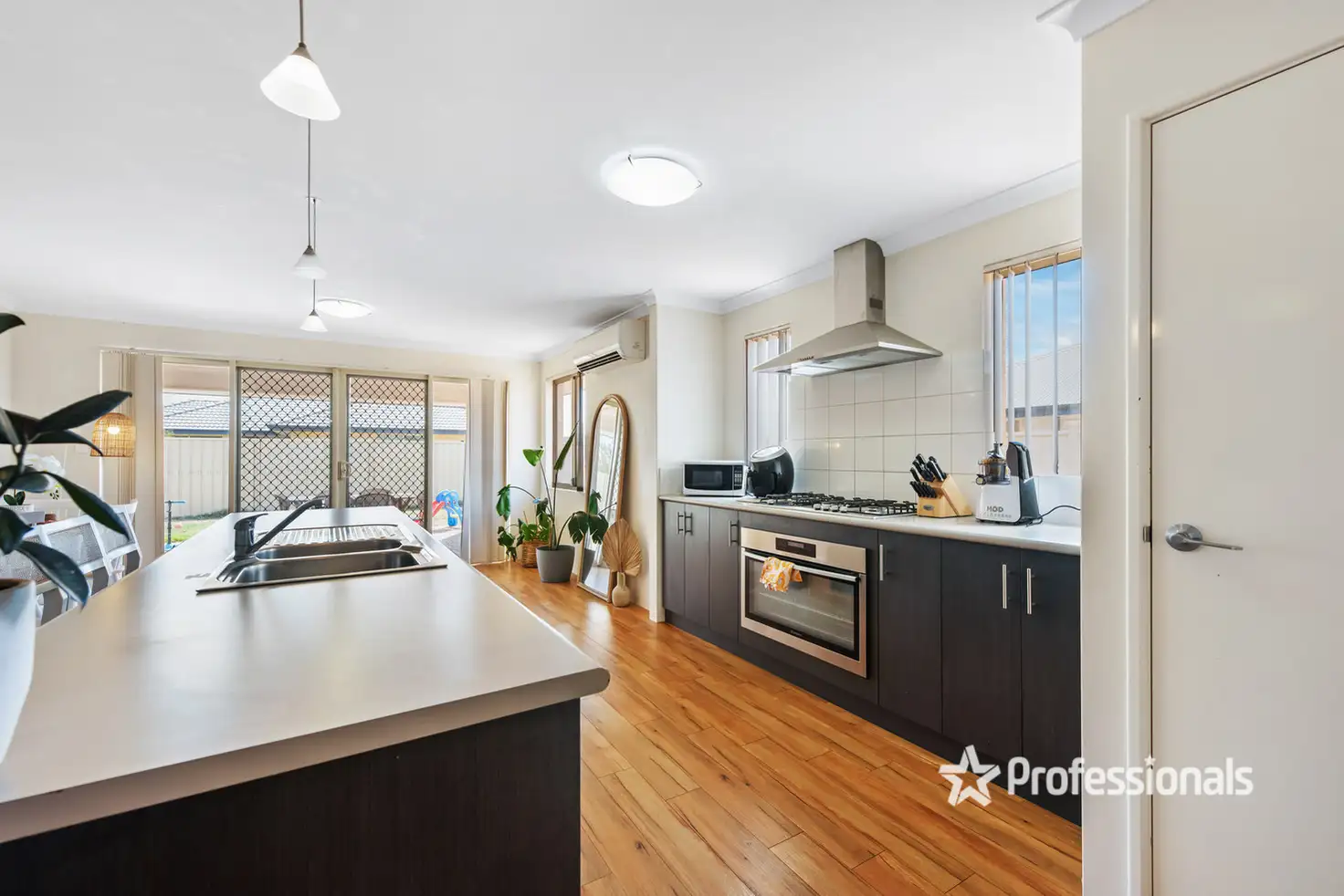 Main view of Homely house listing, 33 Beachcomber Hill, Glenfield WA 6532