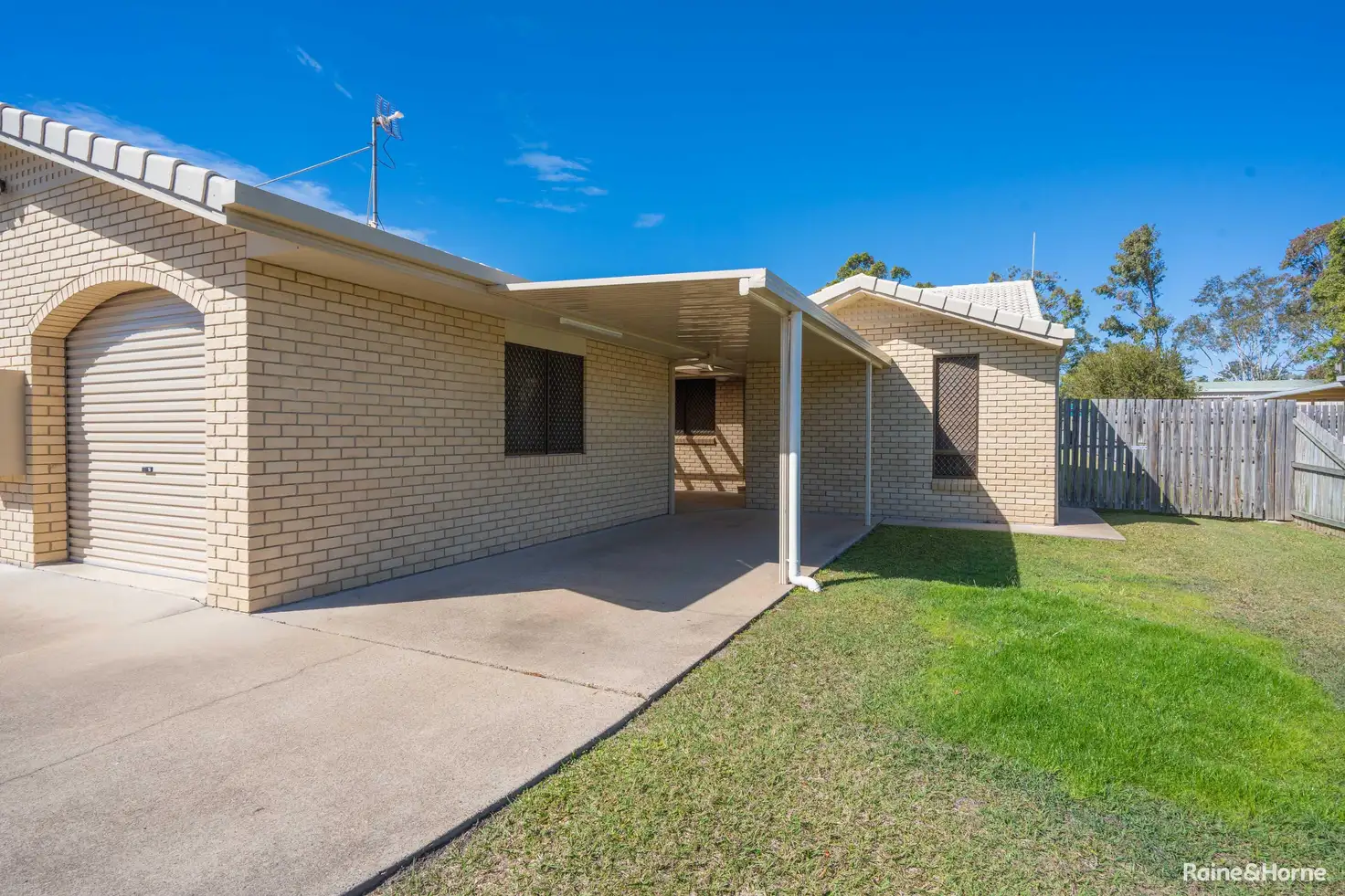 Main view of Homely semi-detached listing, 2/83 Honeysuckle Avenue, Kawungan QLD 4655