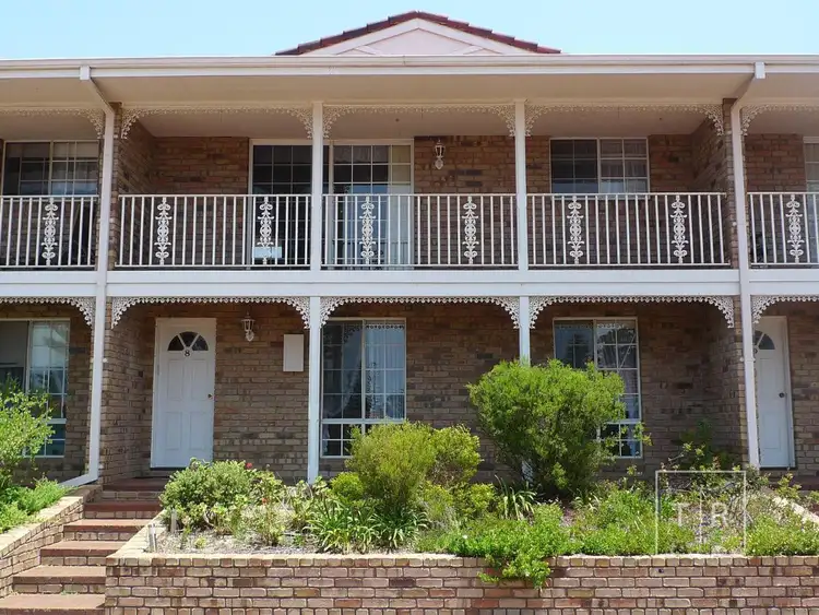 8/121 Dempster Street