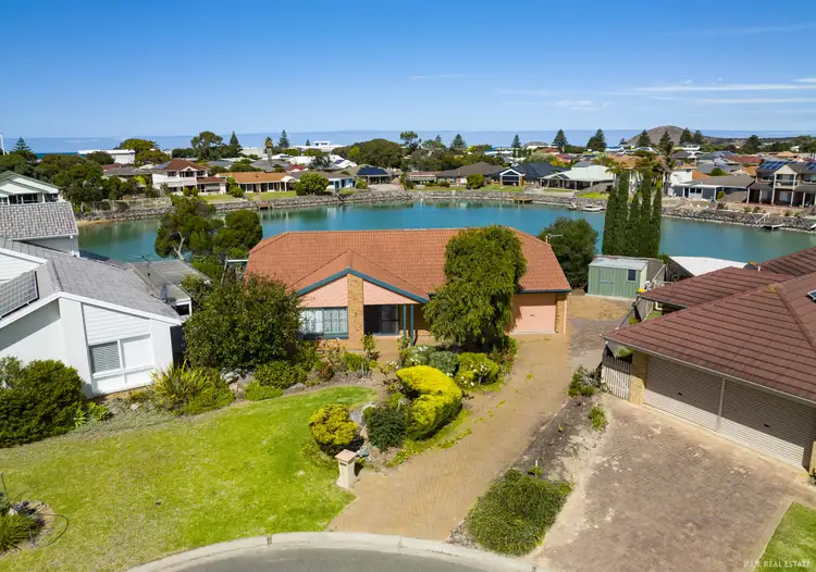 7 Ketch Place