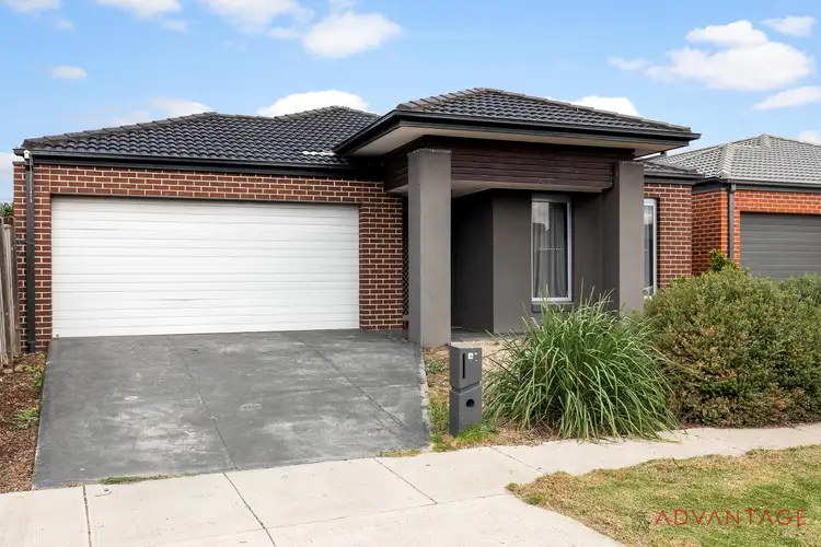 16 Ostend Crescent, Point Cook VIC 3030