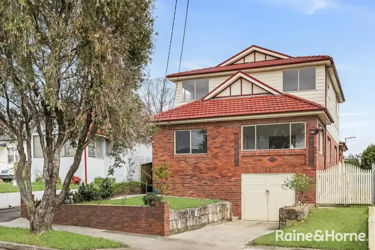 10 Rolestone Avenue, Kingsgrove NSW 2208