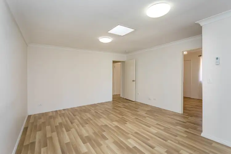 Fourth view of Homely house listing, 6B Knott Court, Camillo WA 6111