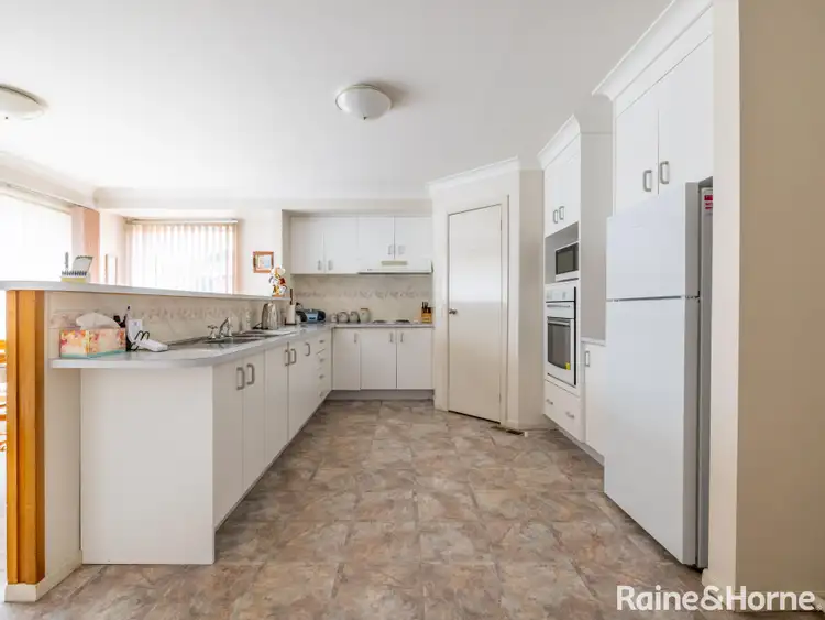 Fifth view of Homely house listing, 7 Thomas Close, South Bathurst NSW 2795