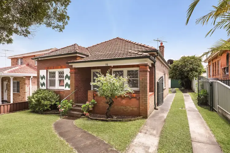 16 Vivienne Street, Kingsgrove NSW 2208