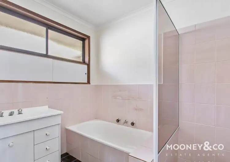 Fifth view of Homely house listing, 2 Halstead Court, Cranbourne VIC 3977