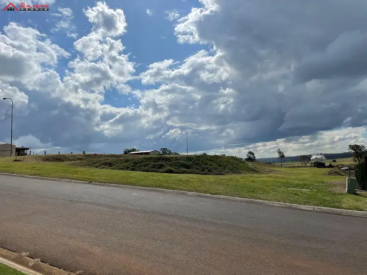 22 Phipps Drive, Meringandan West QLD 4352