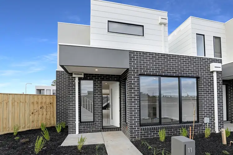 11 McComb Lane, Cranbourne VIC 3977