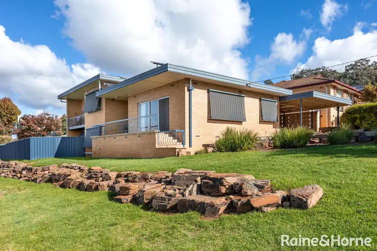 8 Endeavour Street, Kooringal NSW 2650