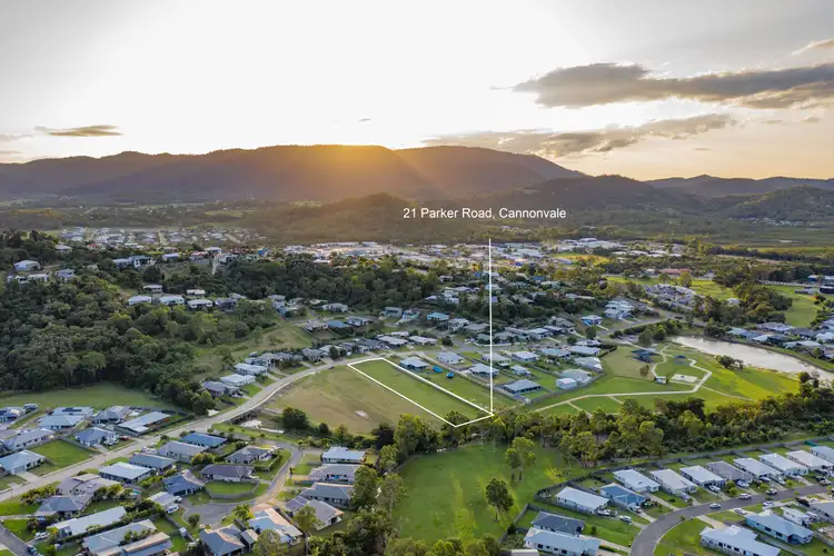 21 Parker Road, Cannonvale QLD 4802