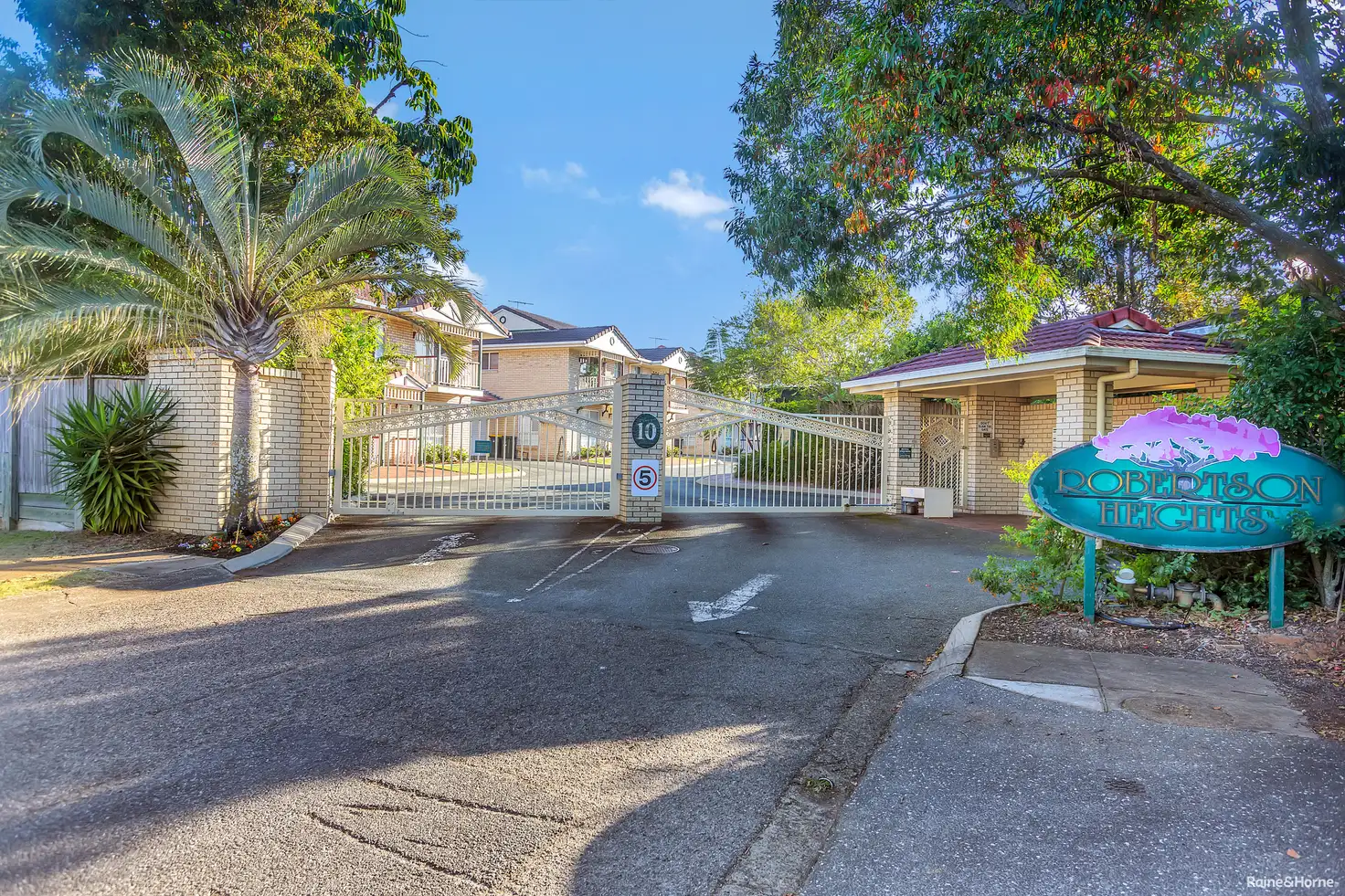 Main view of Homely townhouse listing, 15/10 Vinal Street, Robertson QLD 4109