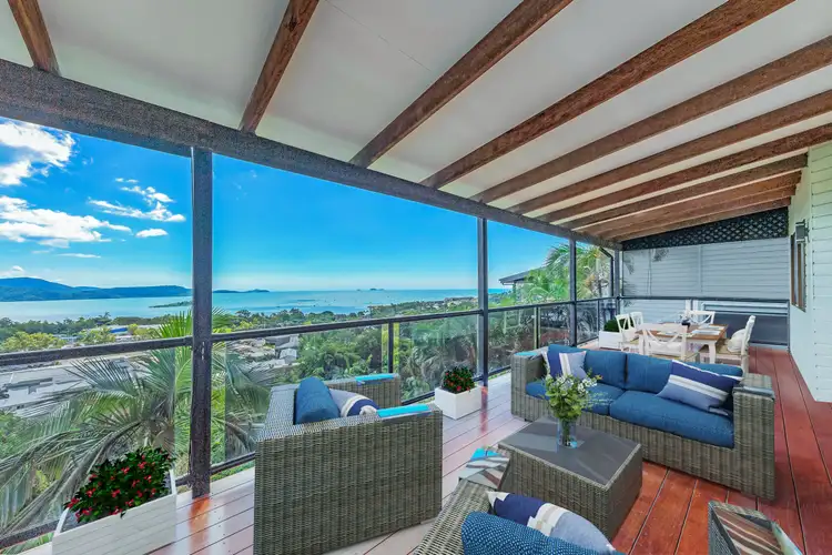 9 Woodwark Crescent, Cannonvale QLD 4802