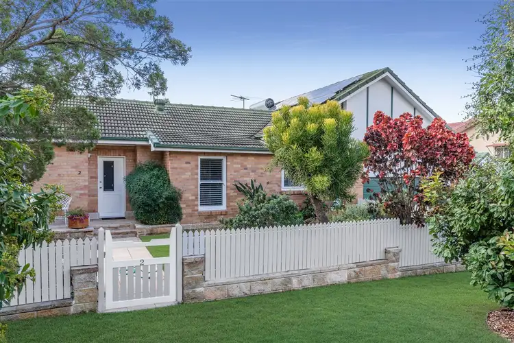 2 Iris Street, Holland Park West QLD 4121