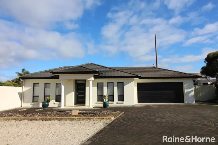 17 Bridge Crescent