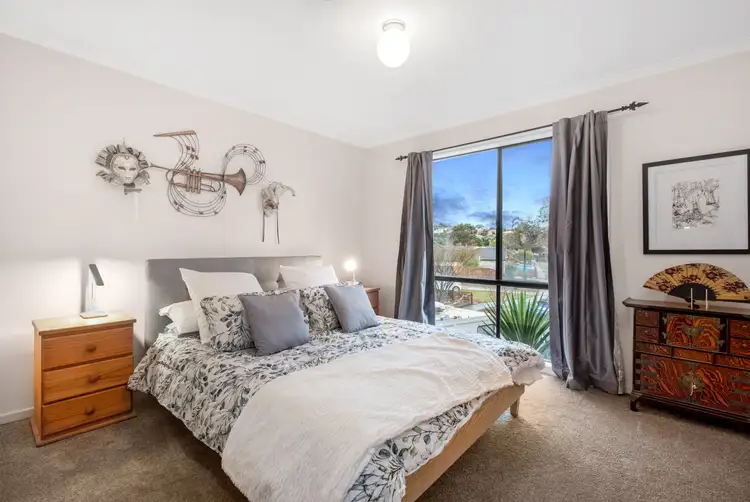 Seventh view of Homely house listing, 18 Benor Court, Pakenham VIC 3810