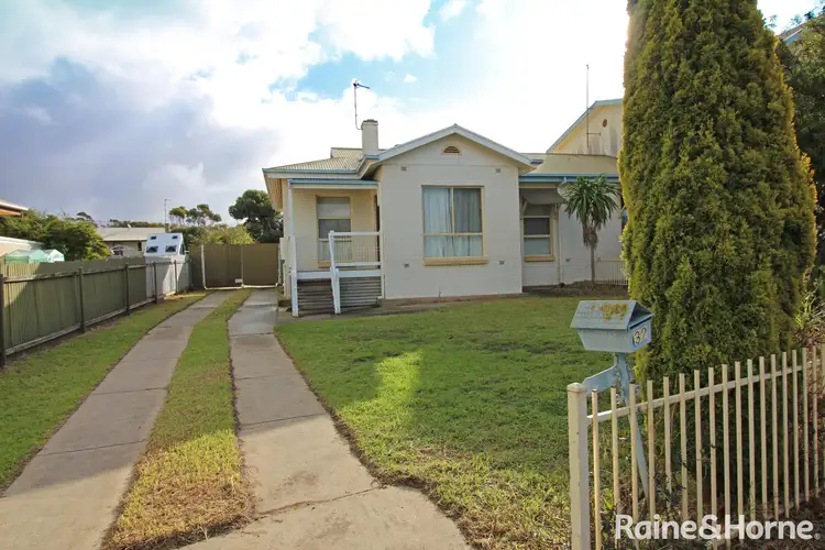 32 Moonta Crescent