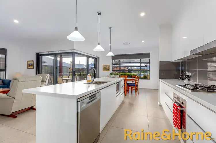 11 Fountain Circuit, Dubbo NSW 2830