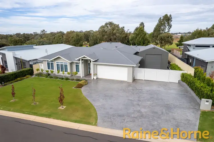 90 Lakeside Circuit, Dubbo NSW 2830