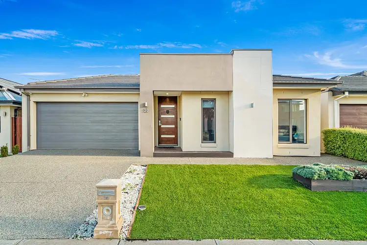 2/9 Nutmeg Parade, Manor Lakes VIC 3024