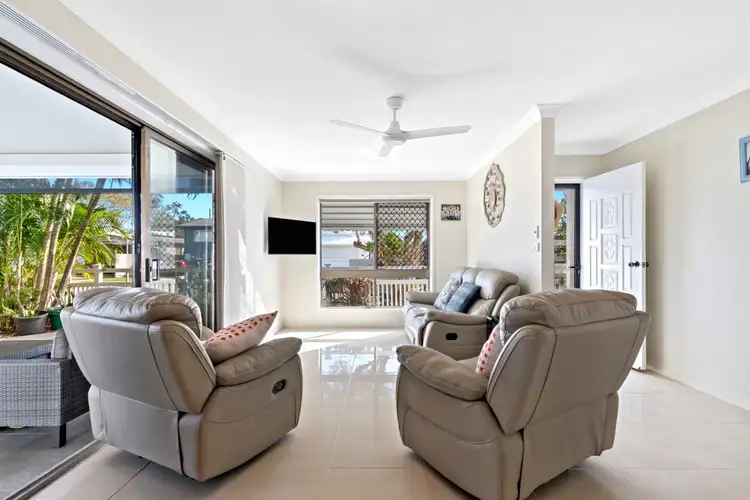Fourth view of Homely semi-detached listing, 1/15 Wills Avenue, Golden Beach QLD 4551