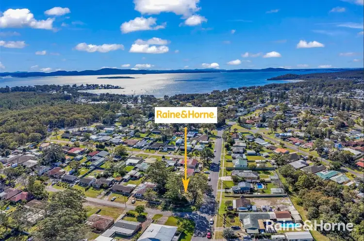 33 Clemenceau Crescent, Tanilba Bay NSW 2319