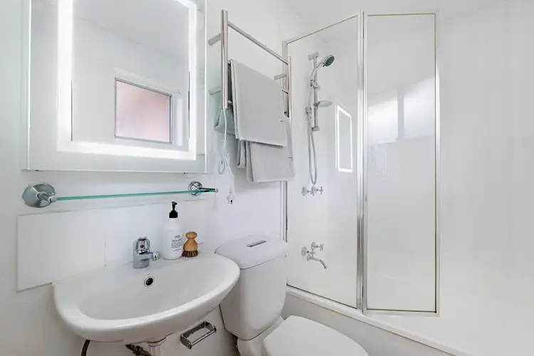 Fifth view of Homely apartment listing, 4/40 Upton Road, Windsor VIC 3181