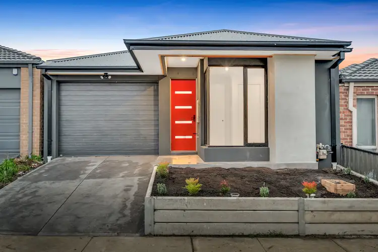 6 Oregan Way, Roxburgh Park VIC 3064