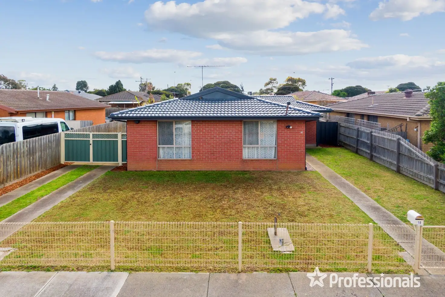 Main view of Homely house listing, 2 Rosslare Parade, St Albans VIC 3021
